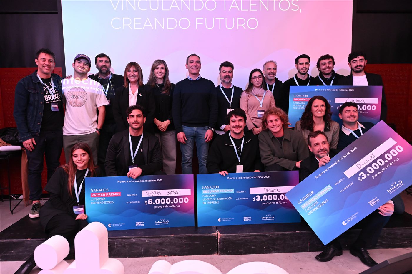 Equipo de CuraTrack recibiendo el Premio a la Innovación INTECMAR 2026